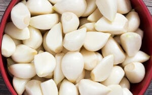 Dentes de alho frescos e seus benefícios para a saúde